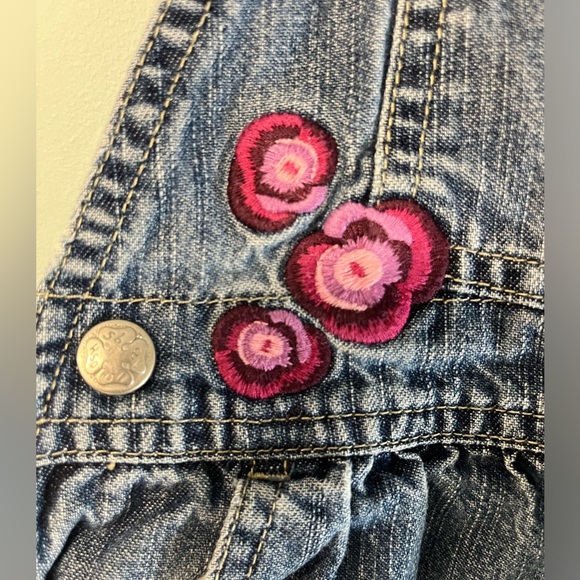 Oshkosh B’gosh Blue Jean with Flower Sticking Overalls, Baby Girl Size 18months - Picture 3 of 10